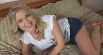 horny girl in Lincoln looking for a friend with benefits